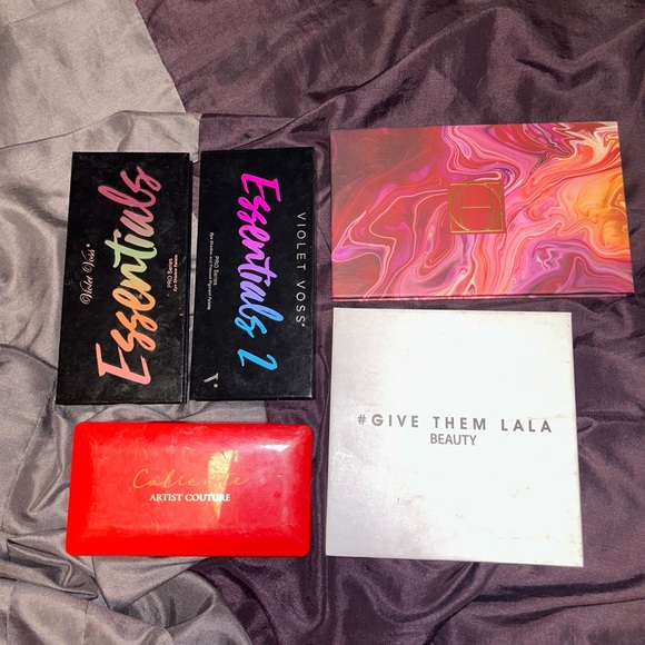 never used eyeshadow pallets - Picture 1 of 16